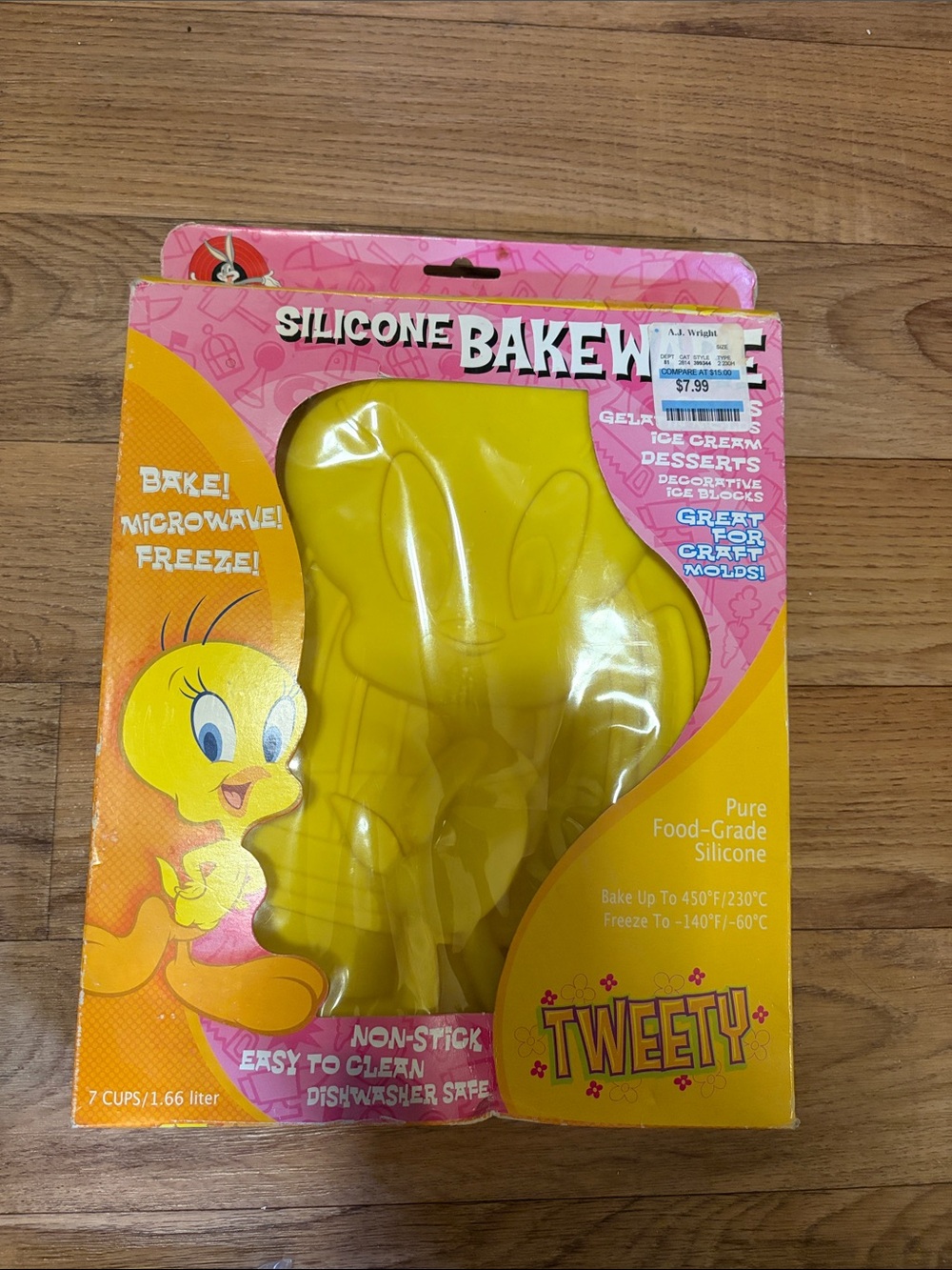 Yellow Silicone Bake Mold - Looney Tunes, new